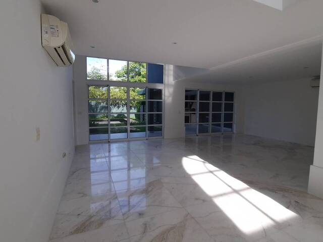Casa para Venda em Rio de Janeiro - 4